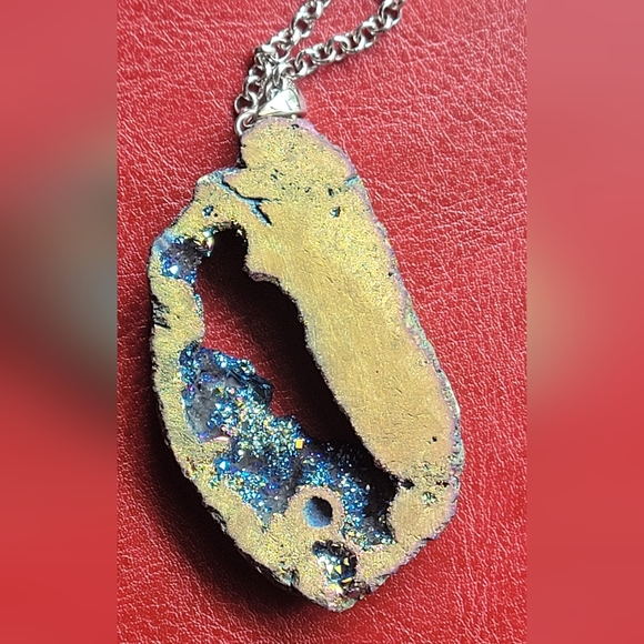 Crystal Rock Necklace - Picture 3 of 3